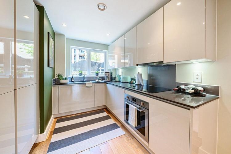 Habitación en casa particular Modern Bedroom With Private Bathroom And Shared Kitchen & Lounge In Our Londres