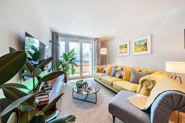 Habitación en casa particular Modern Bedroom With Private Bathroom And Shared Kitchen & Lounge In Our Londres